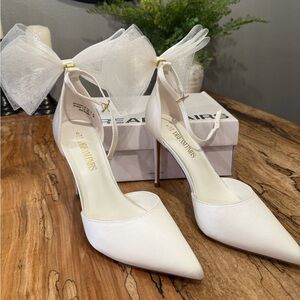Dream Pairs White Heels with Bow